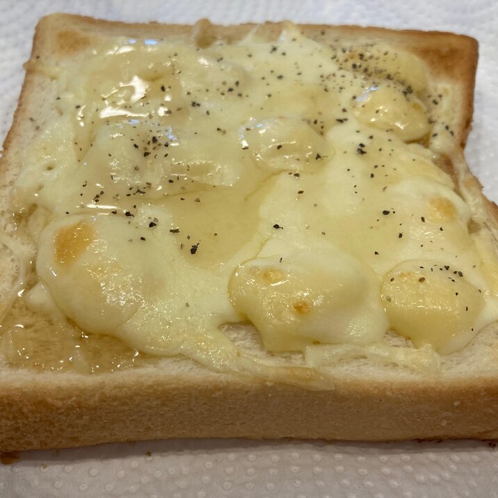 チーズ好き必見！クワトロ・フォルマッジ風トースト
